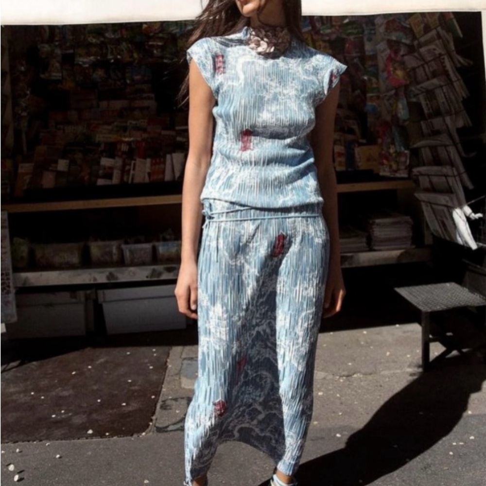Zara M Blue Pleated Set, never worn